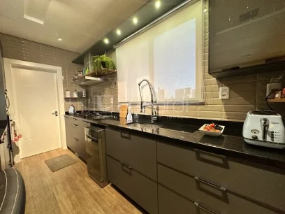 Foto Apartamento com 3 Suítes