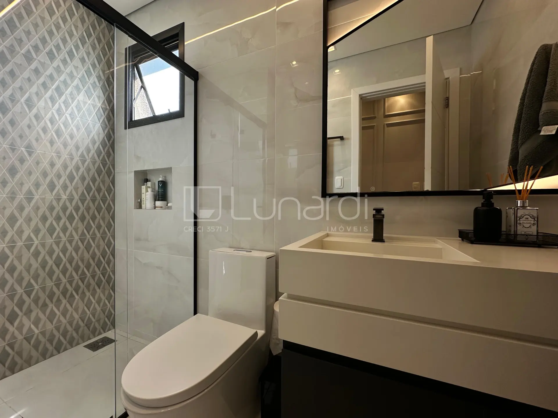 Foto Apartamento com 2 Dormitórios