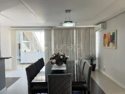 Foto Casa com 4 Dormitórios