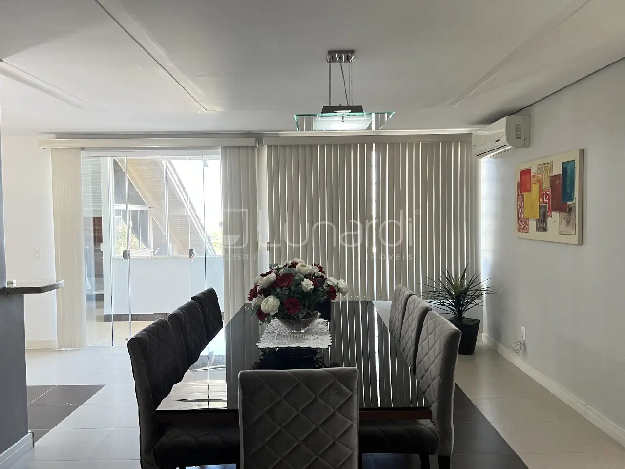 Foto Casa com 4 Dormitórios