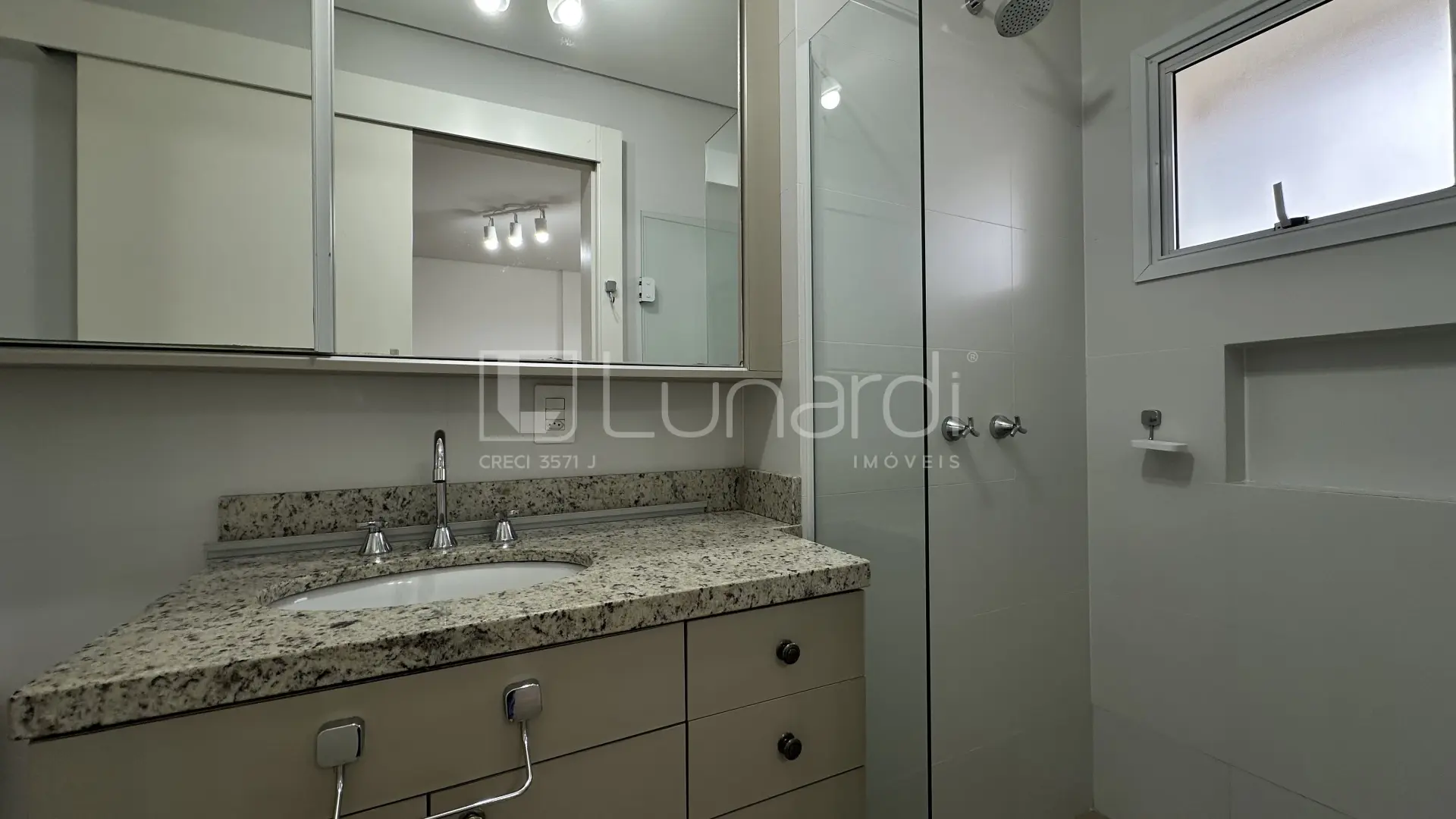 Foto Apartamento com 3 Dormitórios