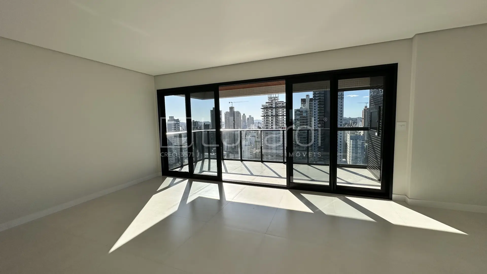 Foto Apartamento com 3 Suítes