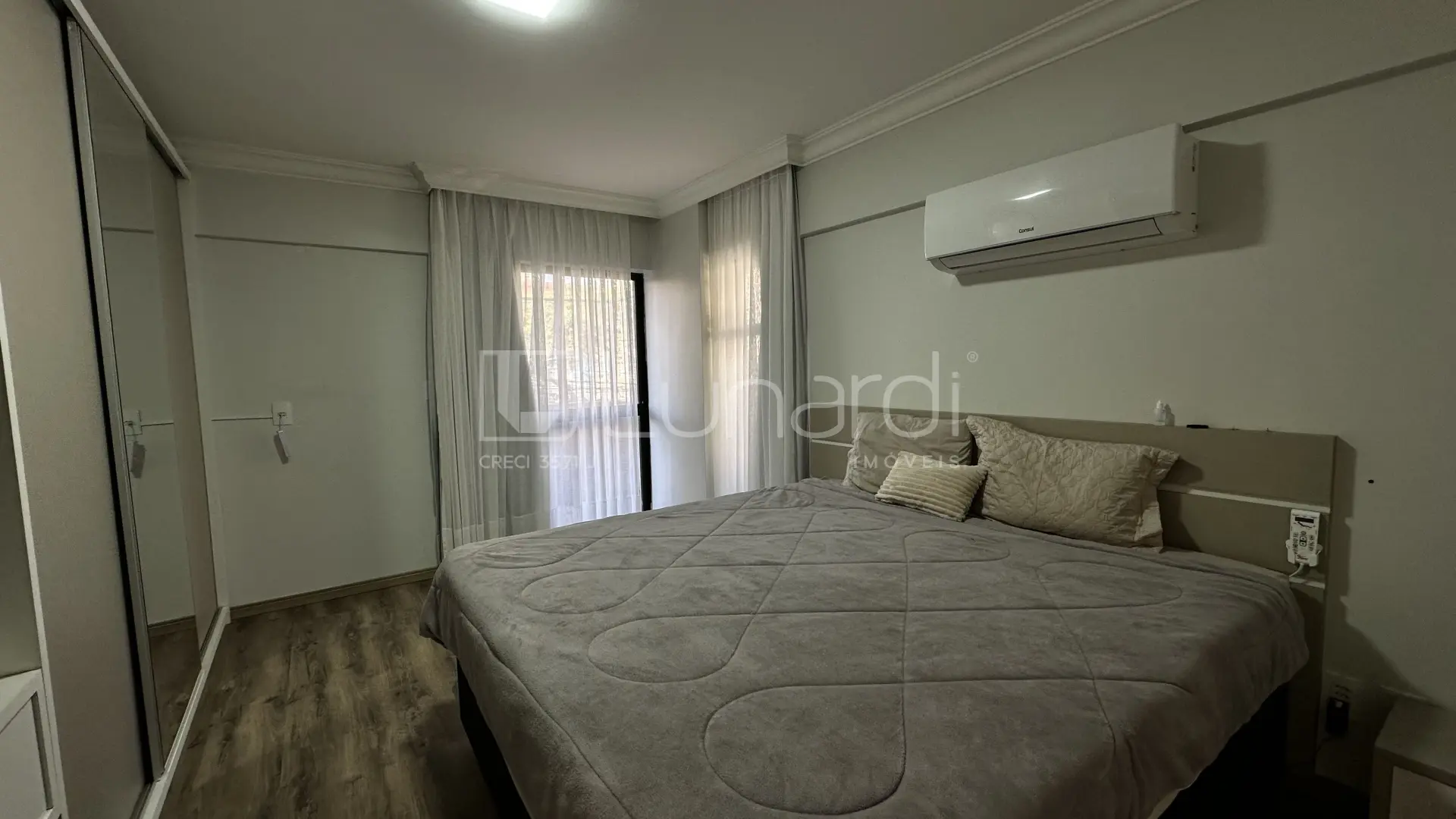 Foto Apartamento com 3 Dormitórios