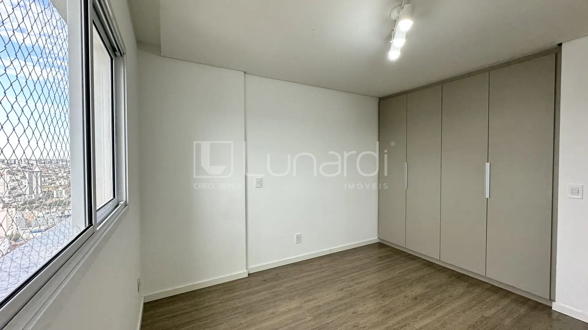 Foto Apartamento com 3 Dormitórios
