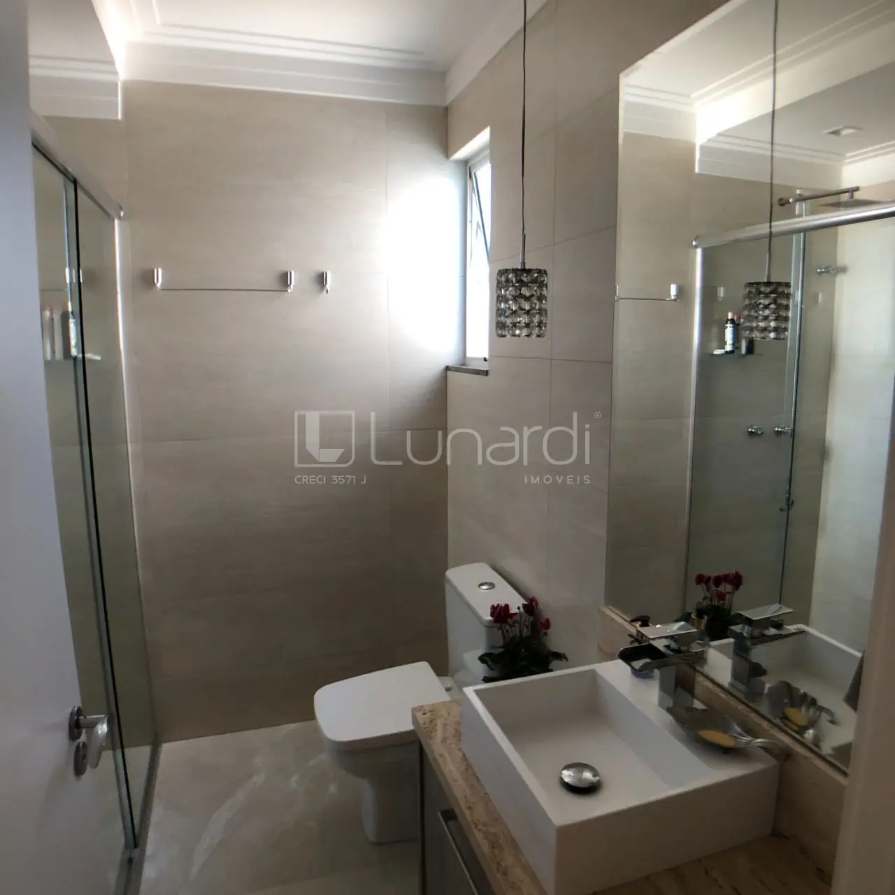 Foto Apartamento com 2 Dormitórios