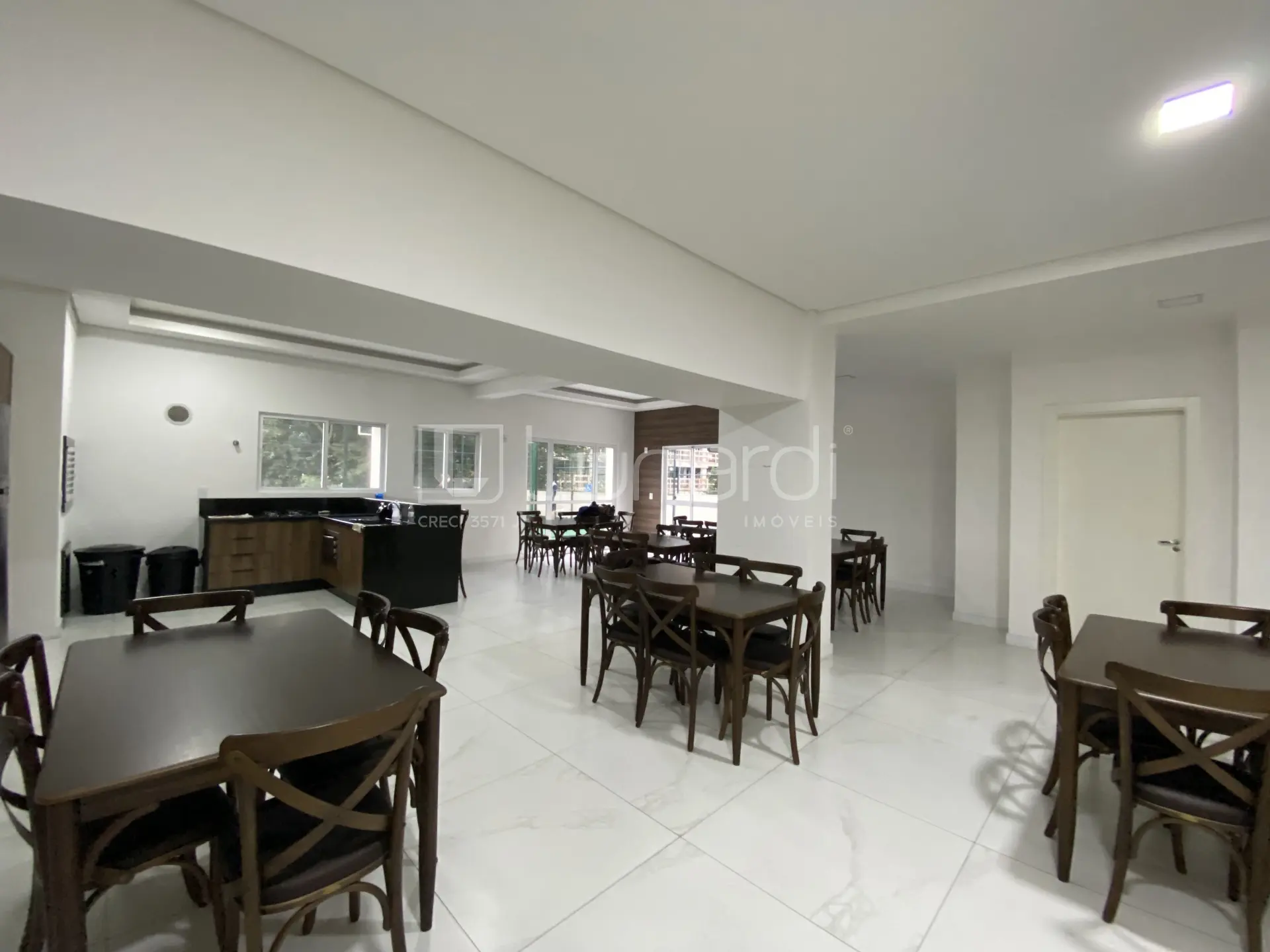 Foto Apartamento com 3 Dormitórios