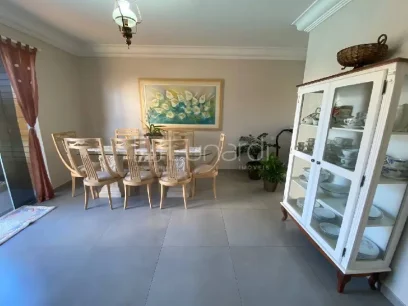 Foto Casa com 3 Dormitórios