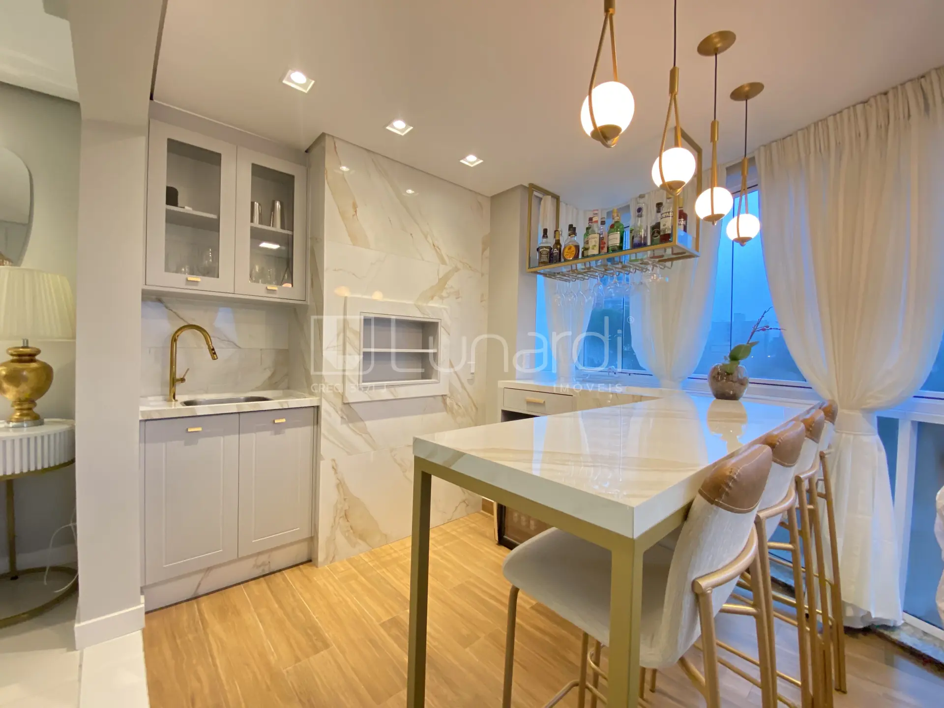 Foto Apartamento com 2 Dormitórios