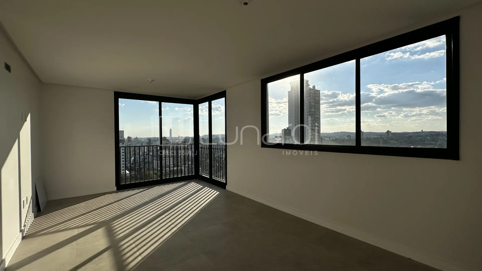Apartamento à venda com 3 dormitórios, 3 banheiros, 2 vagas de garagens e 106m² de área privativa no bairro Presidente Médici