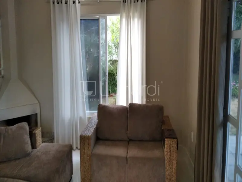 Foto Casa com 3 Dormitórios