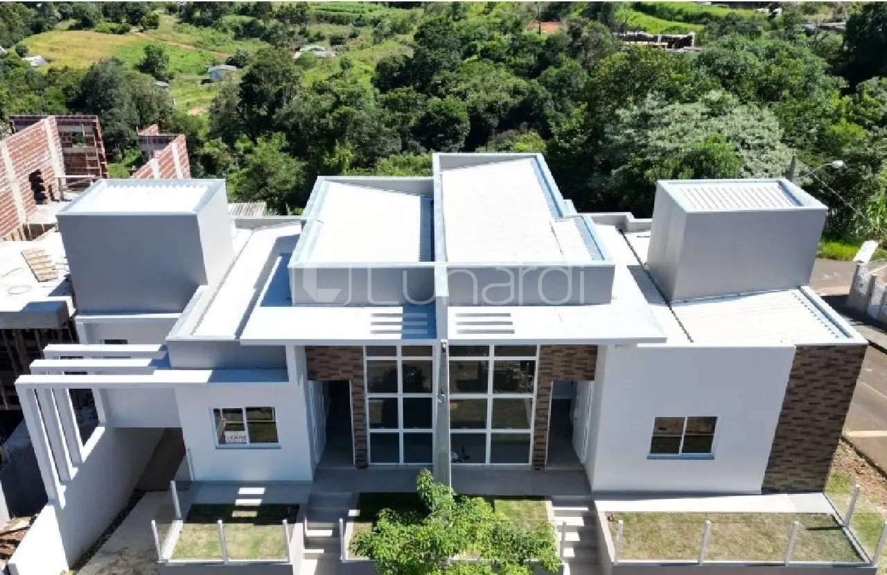 Casa à venda com 3 dormitórios, 2 banheiros, 2 vagas de garagens e 136m² de área privativa no bairro Desbravador