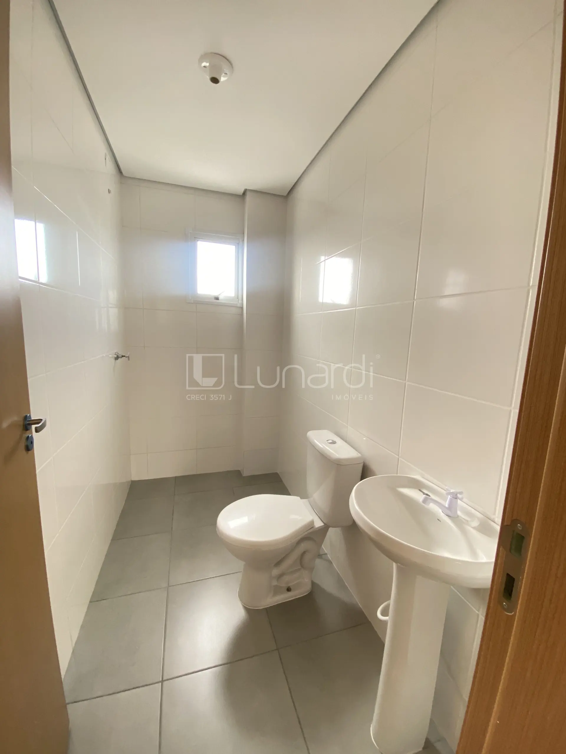 Foto Apartamento com 2 Dormitórios