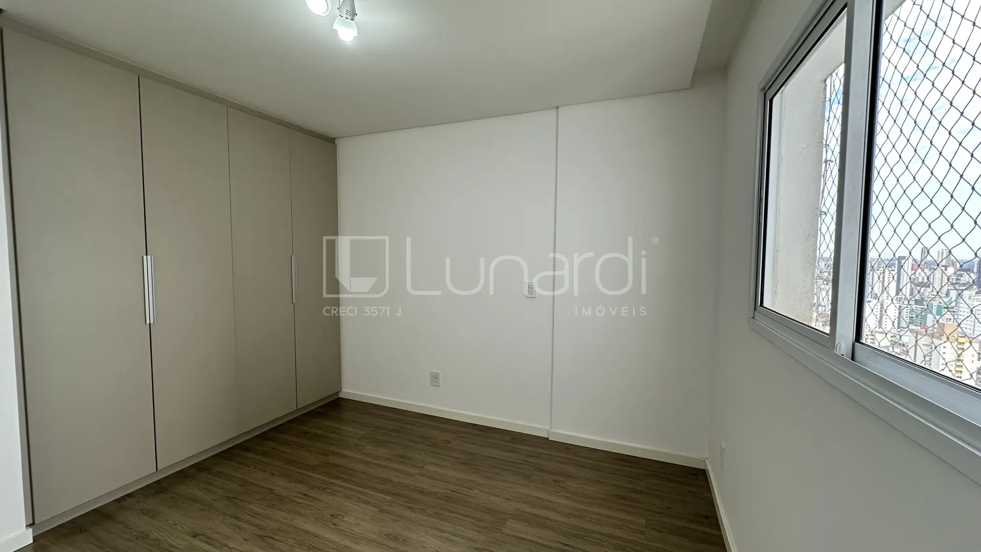 Foto Apartamento com 3 Dormitórios