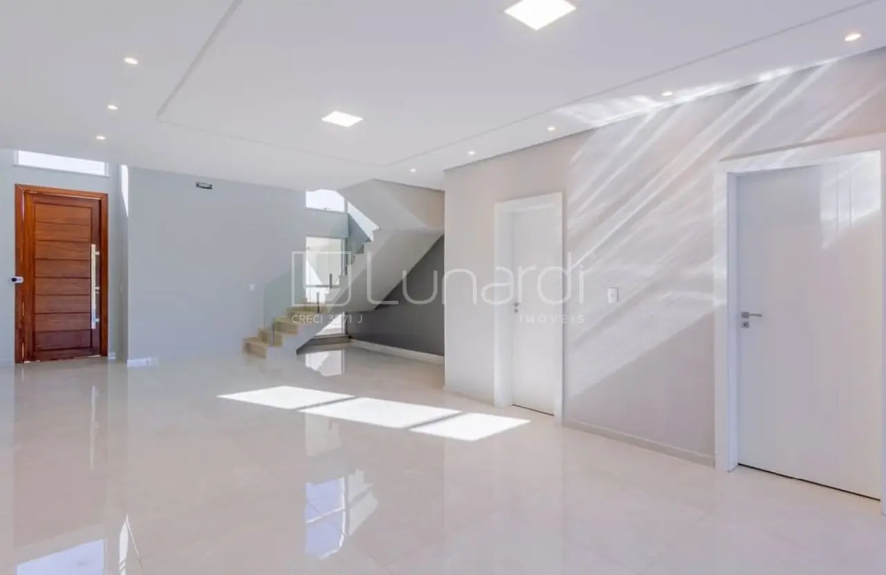 Foto Sobrado com 3 Suítes