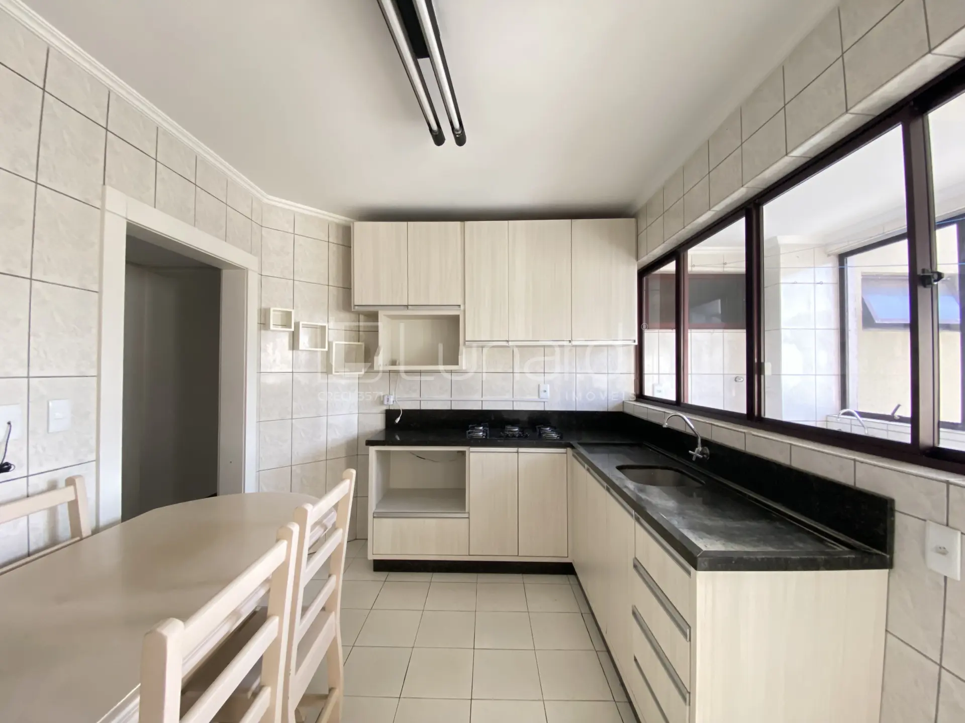 Foto Apartamento com 3 Dormitórios