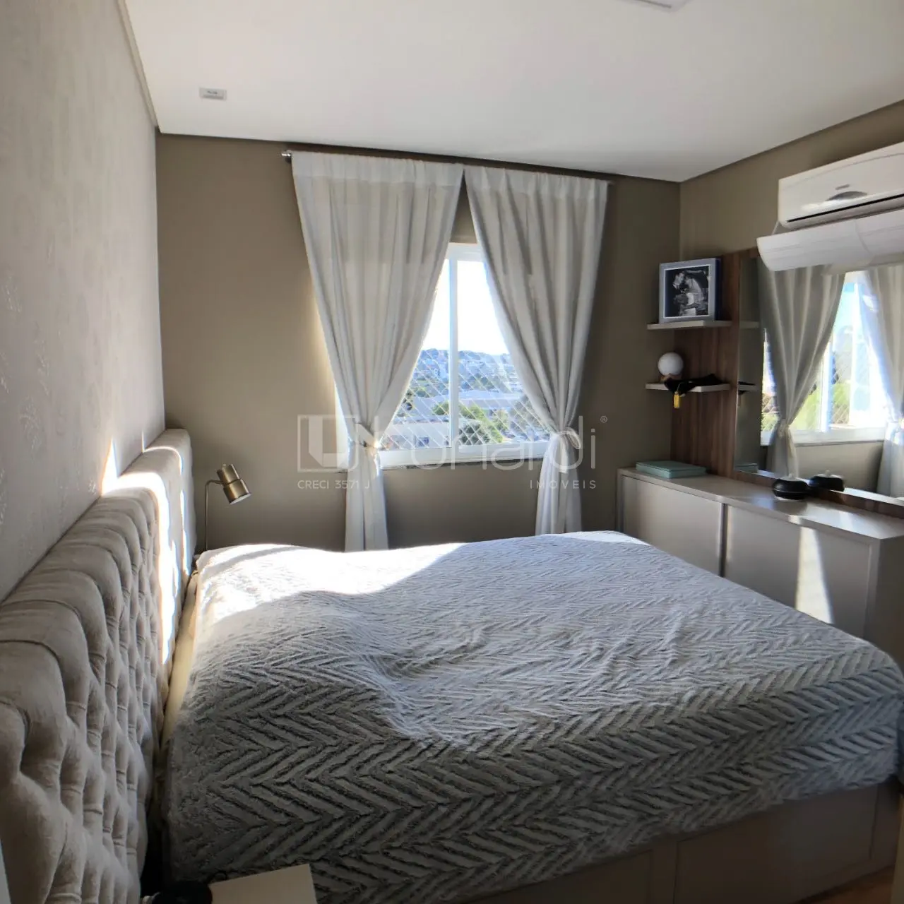 Foto Apartamento com 2 Dormitórios