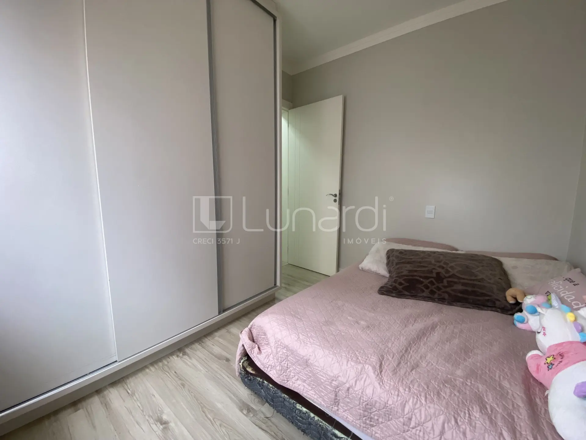 Foto Apartamento com 2 Dormitórios