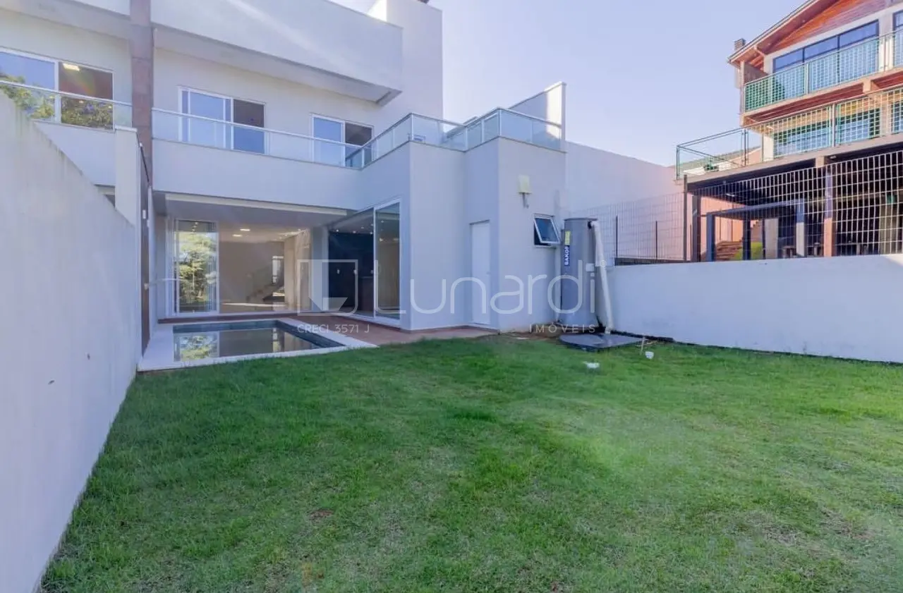 Foto Sobrado com 3 Suítes