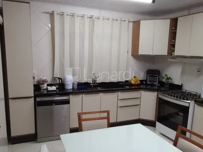 Foto Casa com 3 Dormitórios