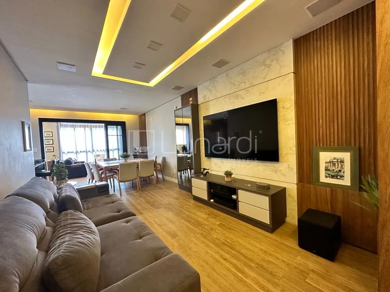 Foto Apartamento com 3 Suítes