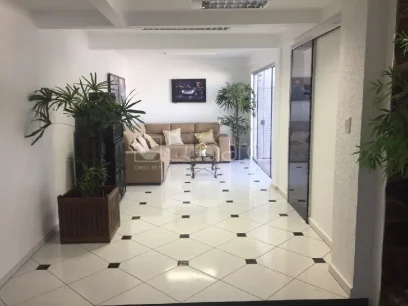 Foto Casa com 5 Dormitórios