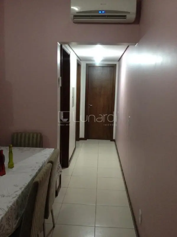 Foto Apartamento com 2 Dormitórios