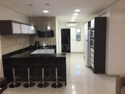 Foto Casa com 5 Dormitórios