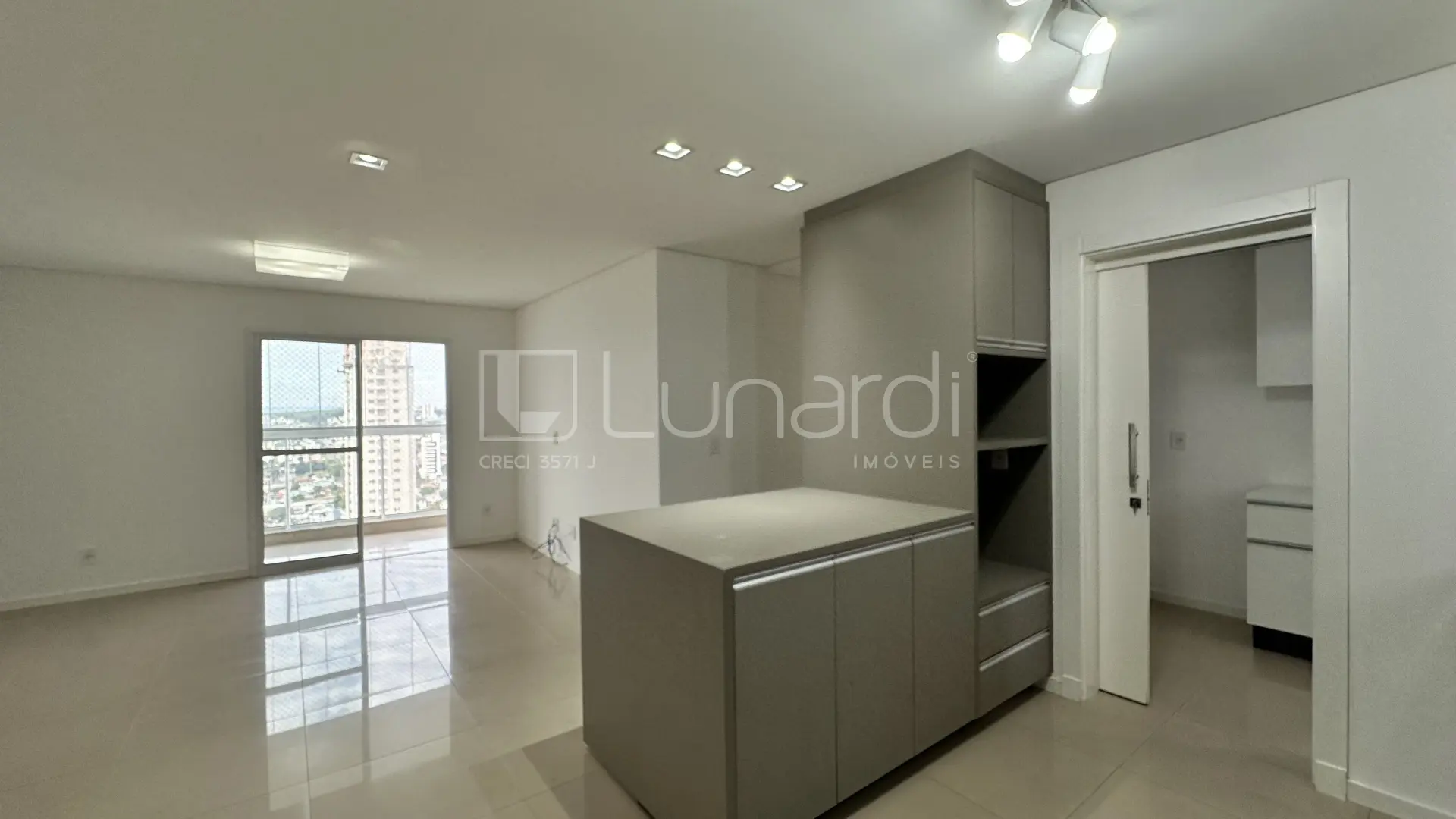 Foto Apartamento com 3 Dormitórios