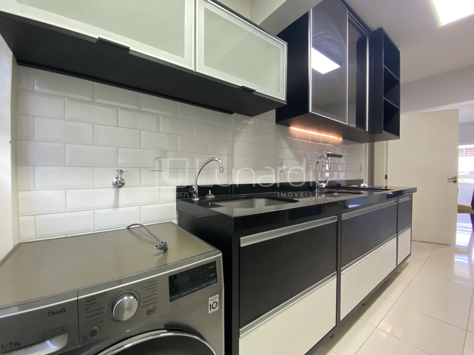 Foto Apartamento com 2 Dormitórios
