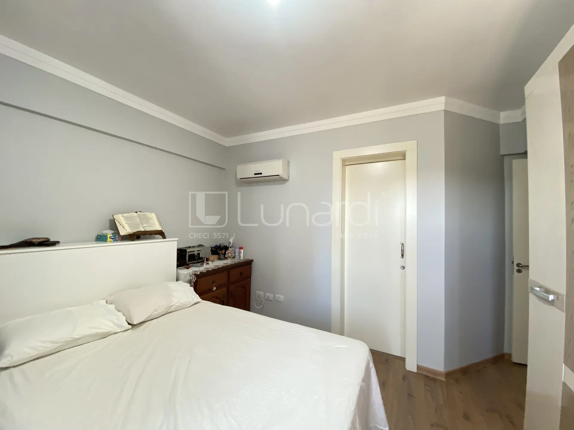 Foto Apartamento com 3 Dormitórios