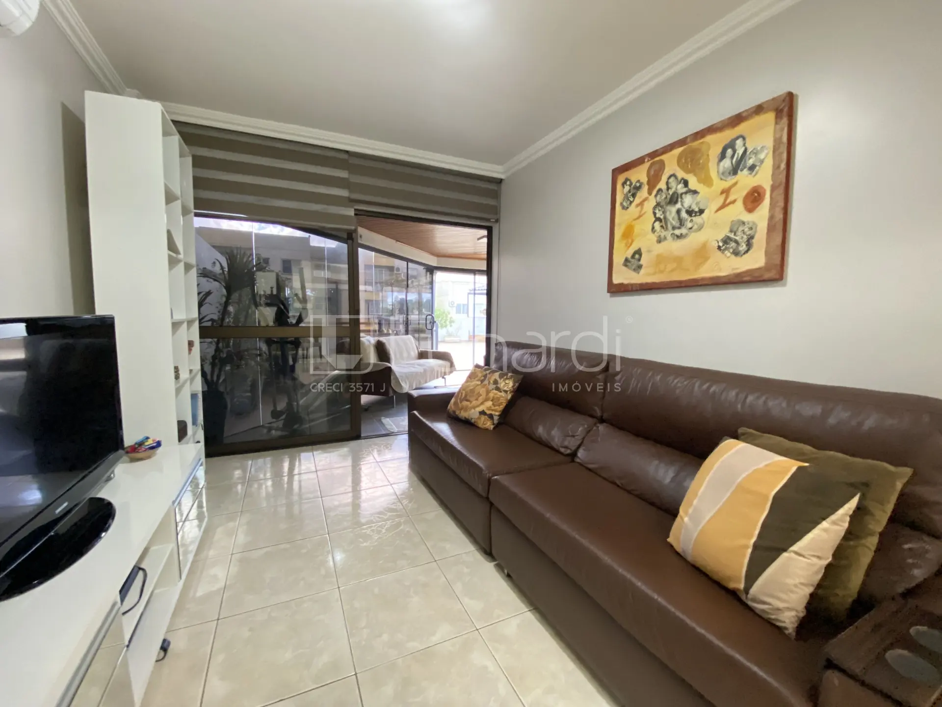 Foto Apartamento com 3 Dormitórios