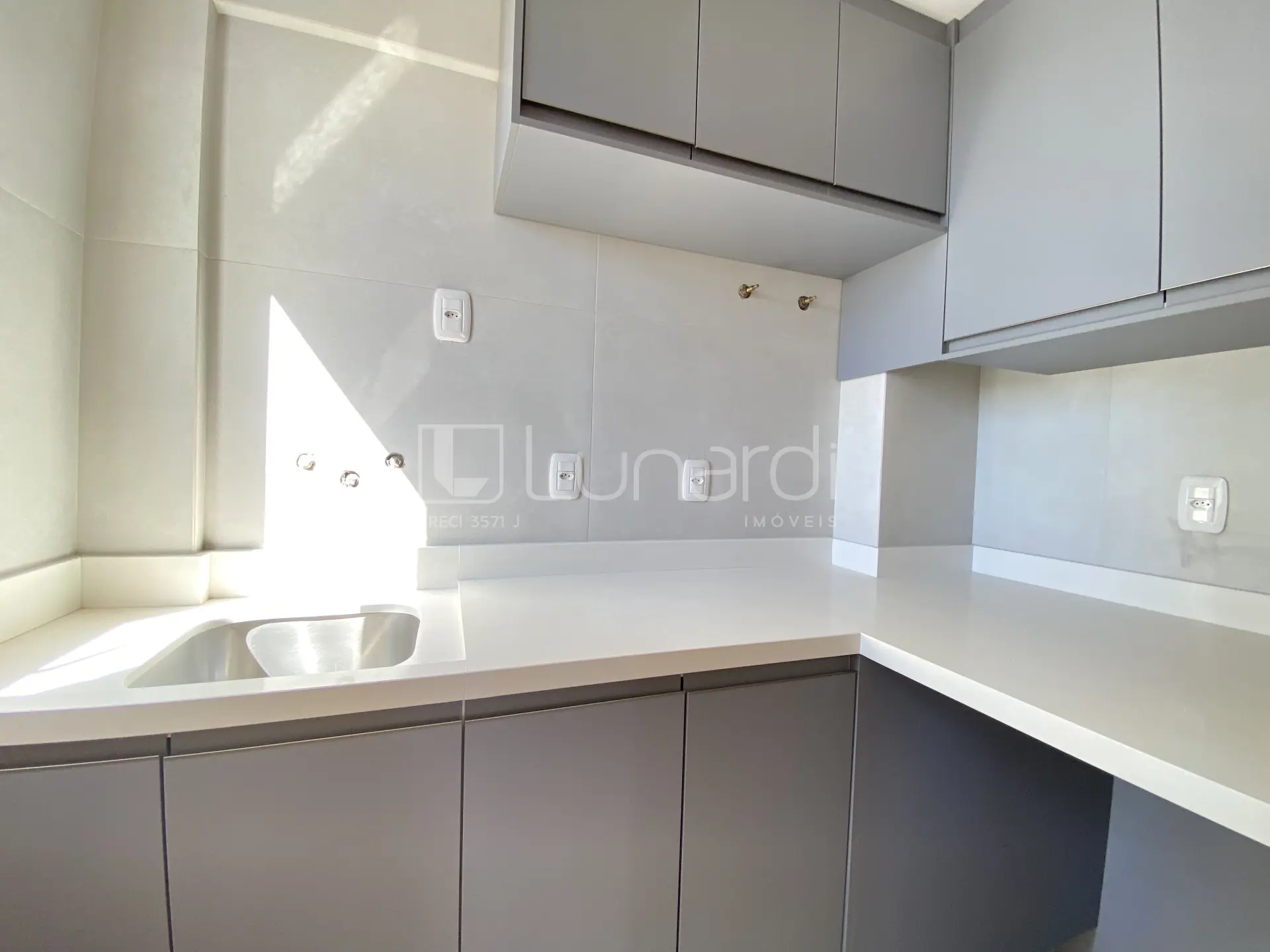 Foto Apartamento com 2 Dormitórios