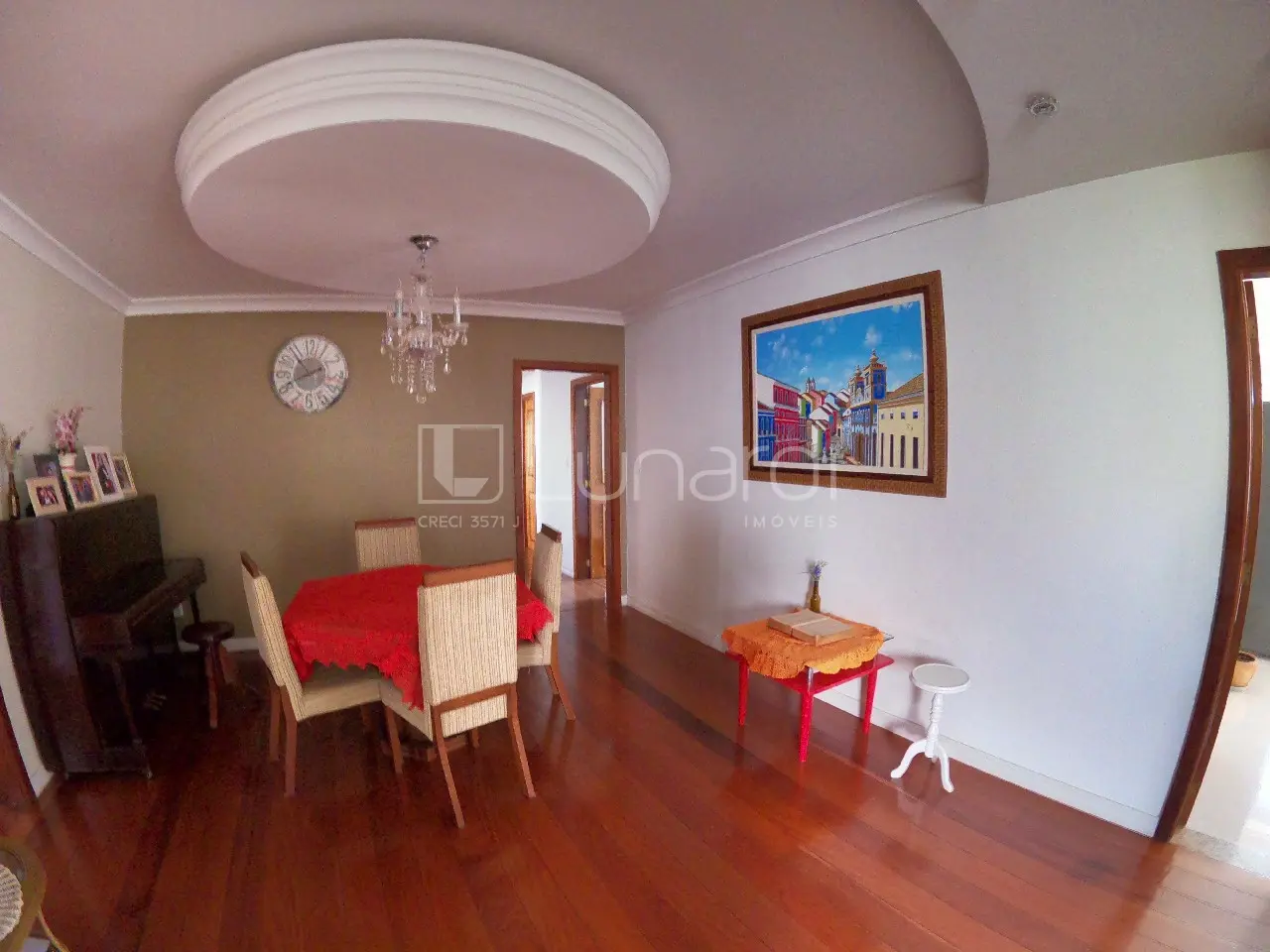 Foto Casa com 5 Dormitórios