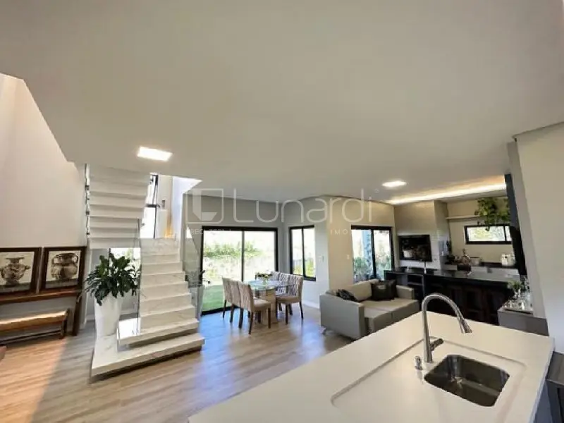 Foto Casa com 4 Dormitórios