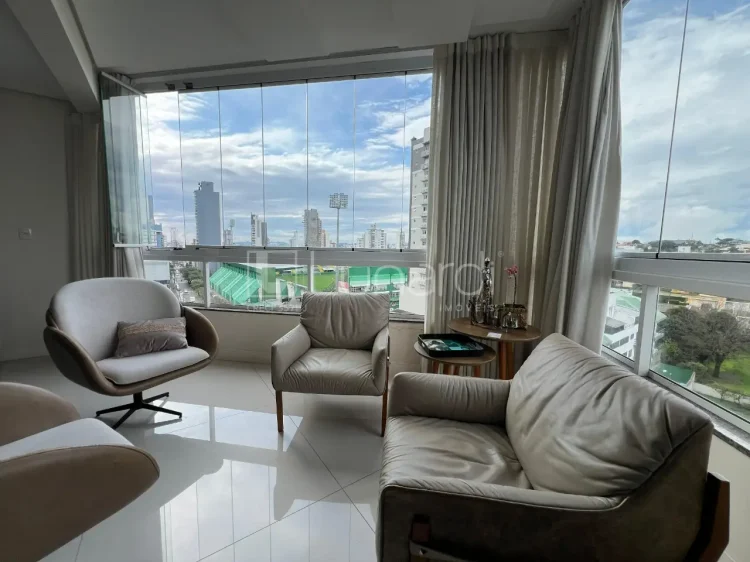 Apartamento com 3 Suítes