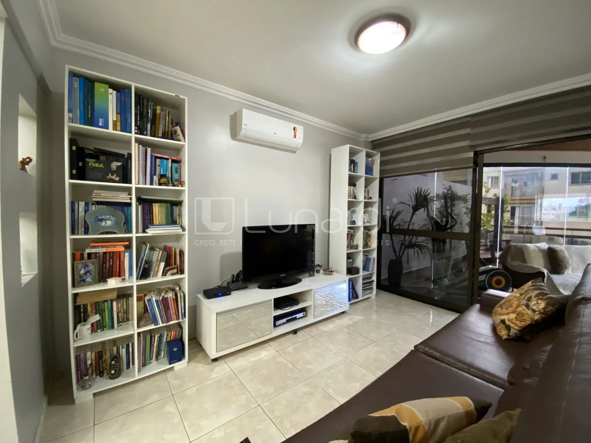 Foto Apartamento com 3 Dormitórios