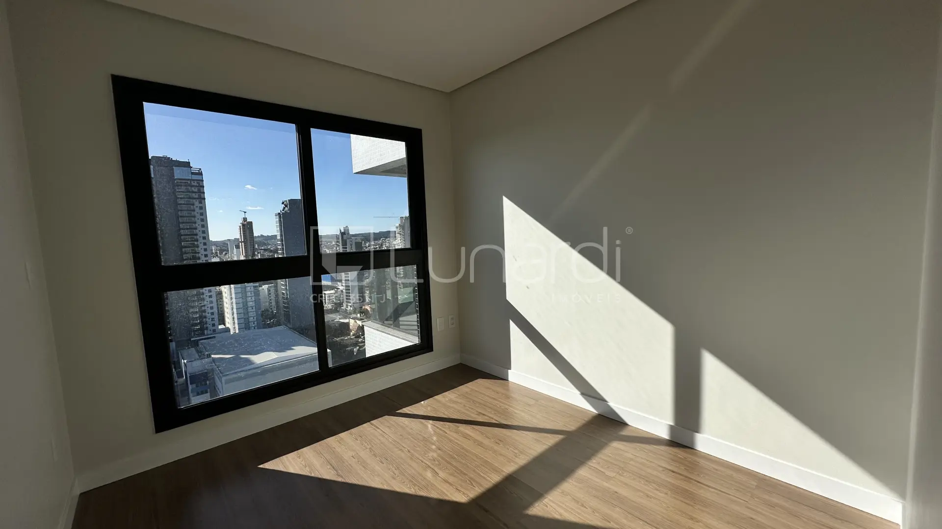 Foto Apartamento com 3 Suítes