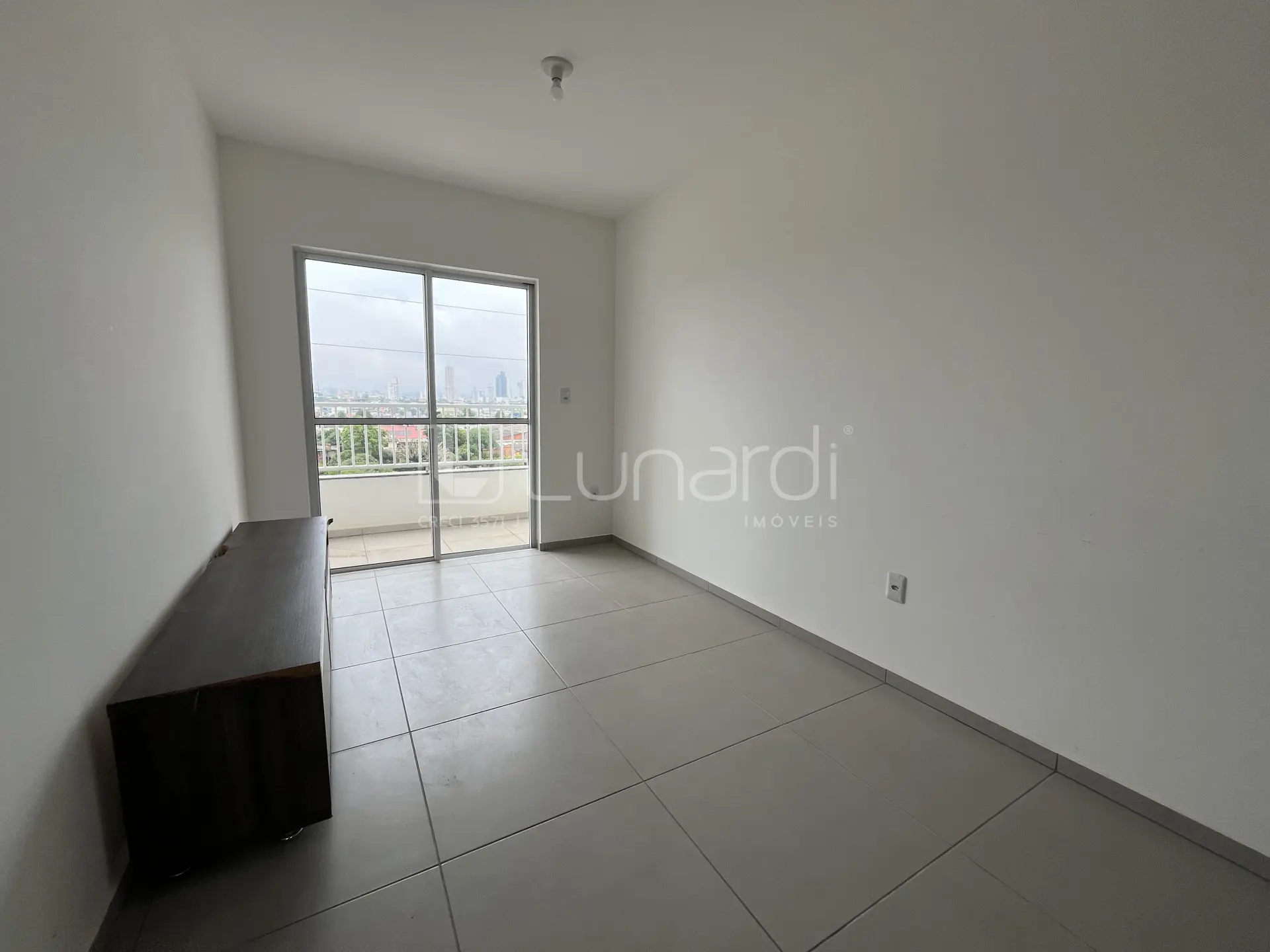 Apartamento à venda com 3 dormitórios, 1 banheiro, 1 vaga de garagem e 50m² de área privativa no bairro Passo dos Fortes