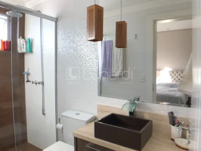 Foto Apartamento com 2 Dormitórios