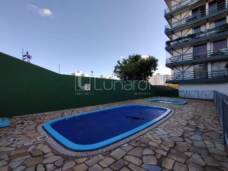 Apartamento à venda com 3 dormitórios, 2 banheiros, 1 vaga de garagem e 132m² de área privativa no bairro Centro