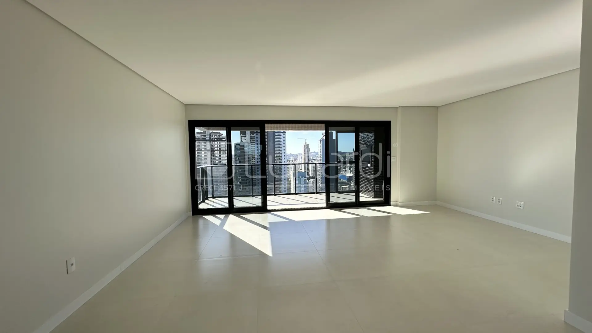 Foto Apartamento com 3 Suítes