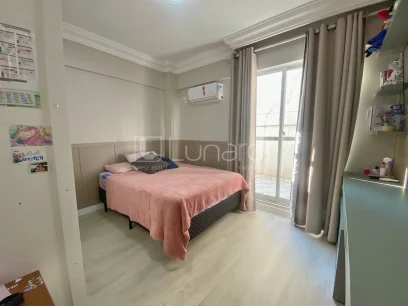 Foto Apartamento com 4 Dormitórios