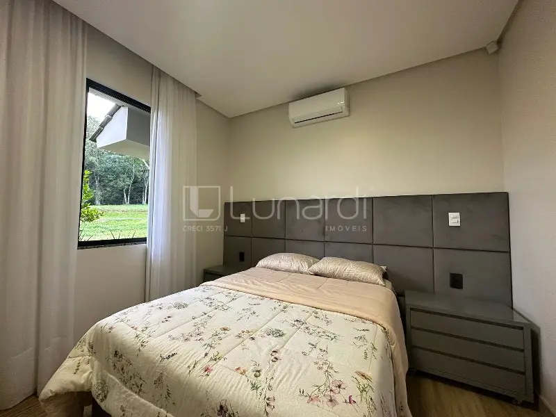 Foto Casa com 4 Dormitórios