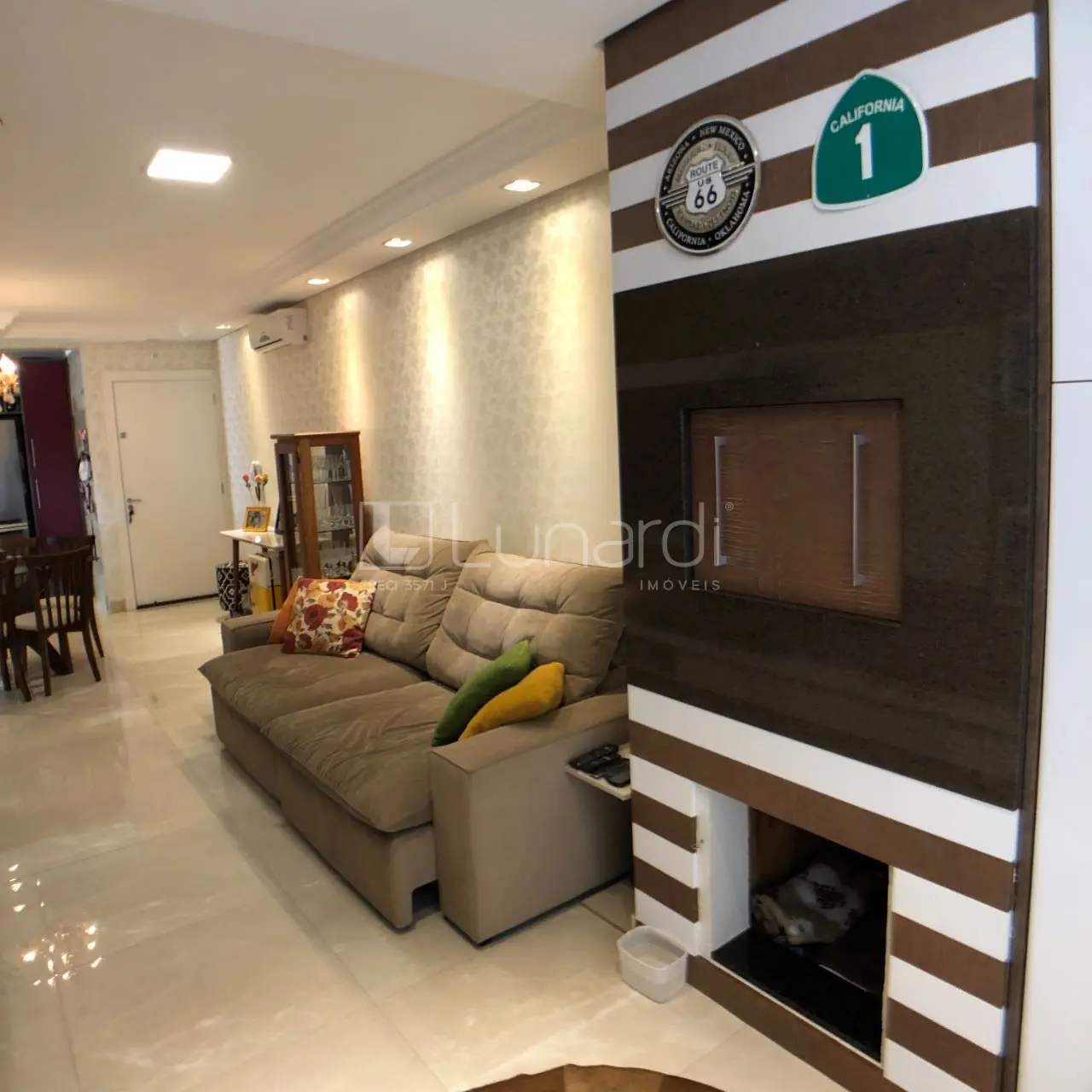 Foto Apartamento com 2 Dormitórios