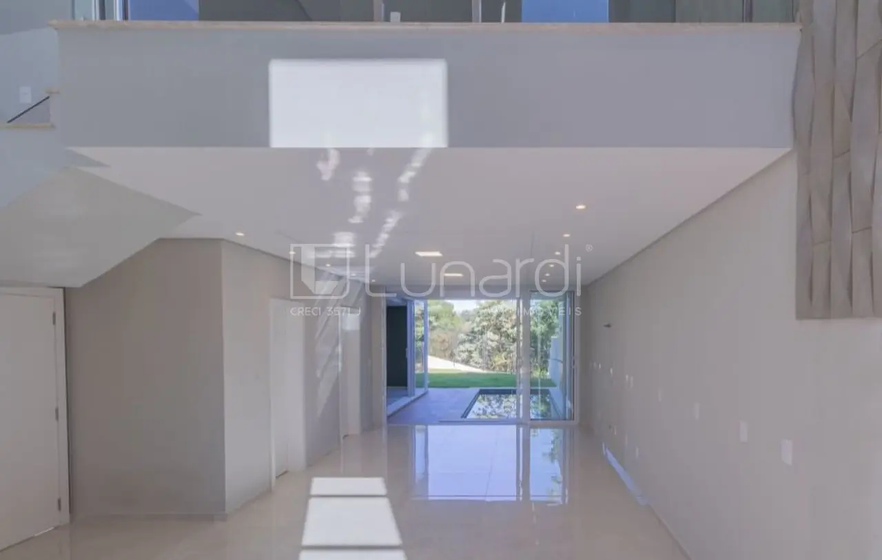 Foto Sobrado com 3 Suítes