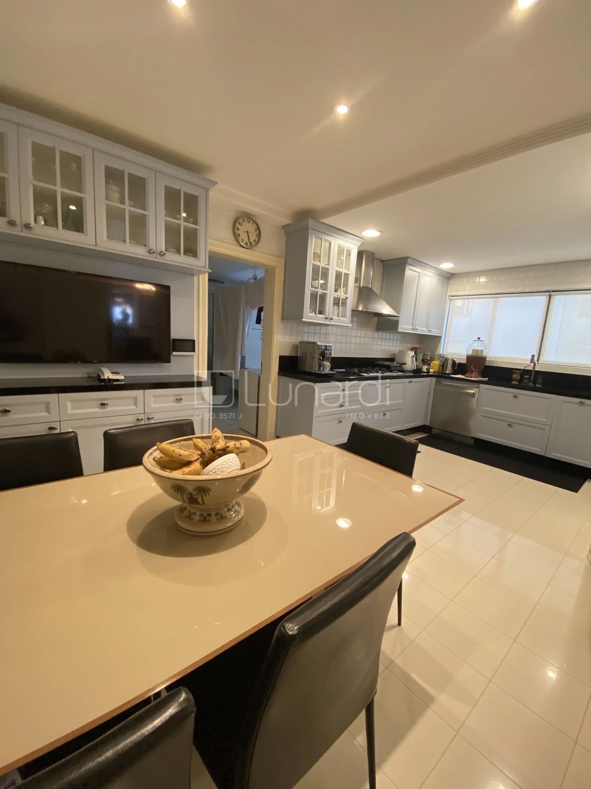 Foto Apartamento com 3 Suítes