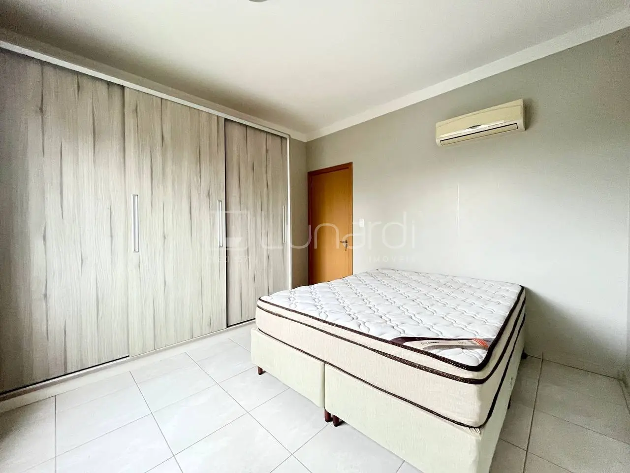 Foto Apartamento com 2 Dormitórios