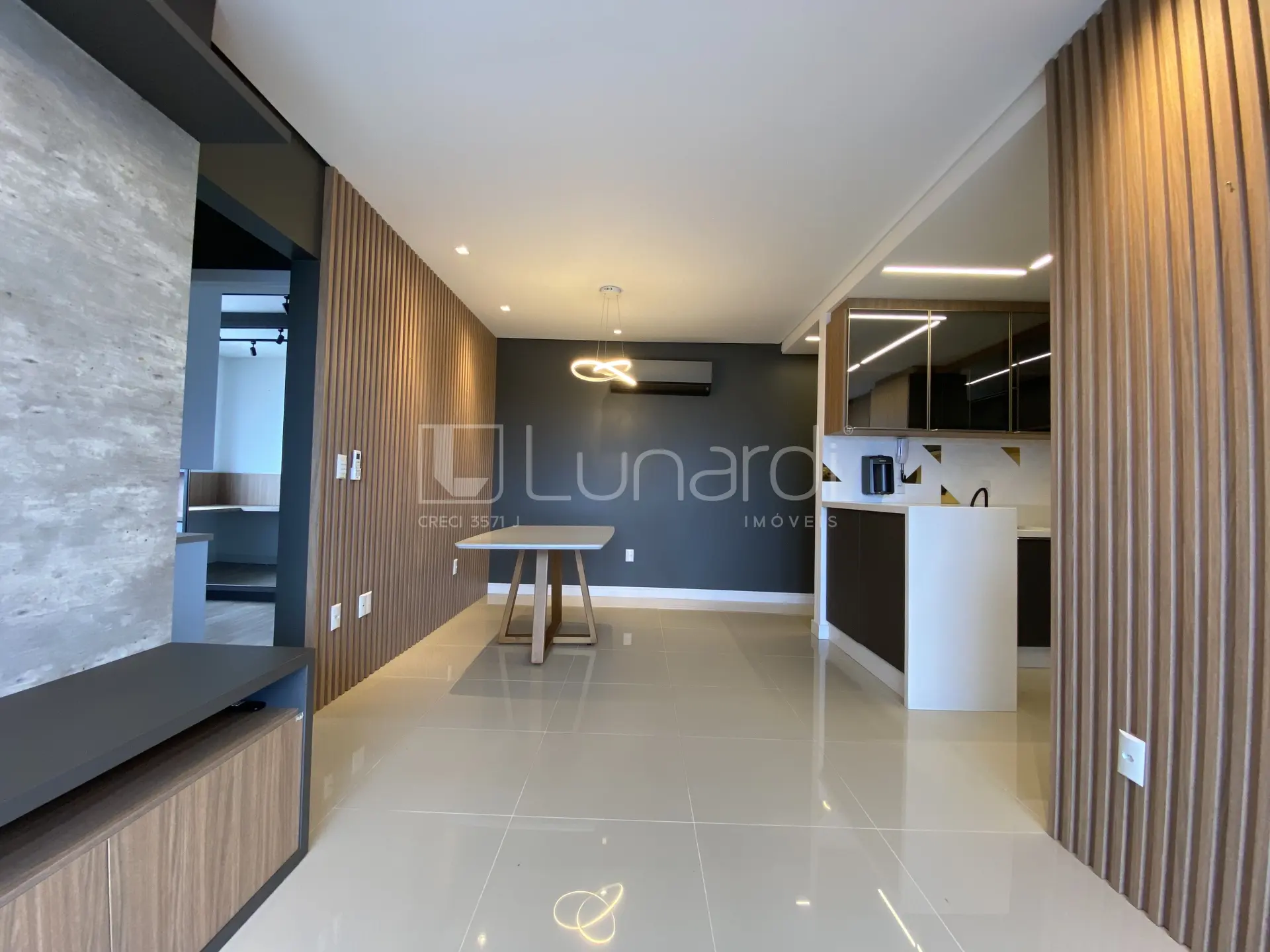 Foto Apartamento com 2 Dormitórios