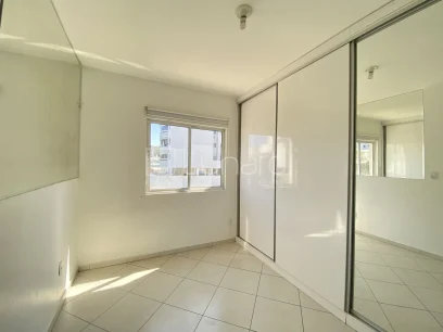 Foto Apartamento com 2 Dormitórios