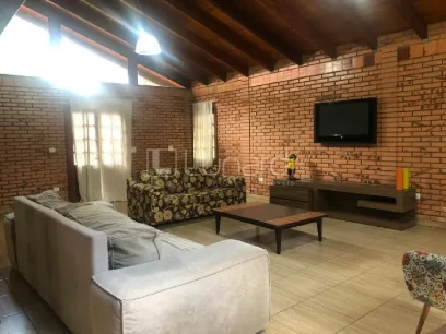 Foto Casa com 3 Dormitórios